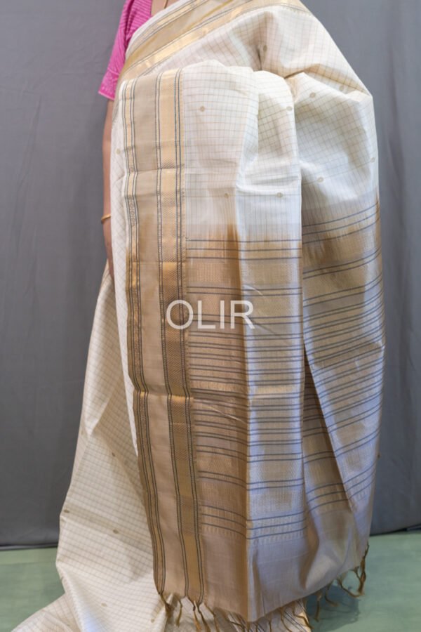 Off-White Body with Contrast Pallu Silk Cotton Saree with Checks and Buttis