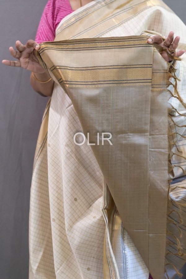 Off-White Body with Contrast Pallu Silk Cotton Saree with Checks and Buttis