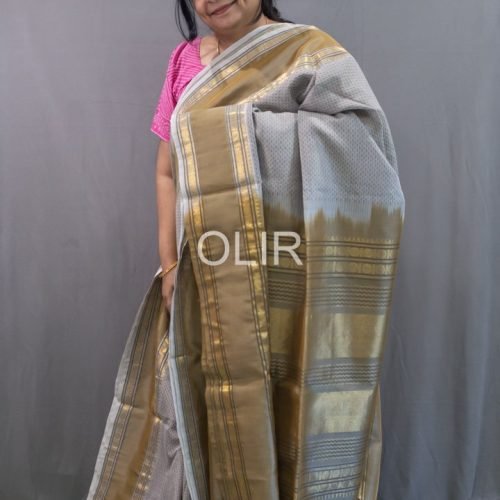 Detailed Motif Body with Contrast Pallu Silk Cotton Saree