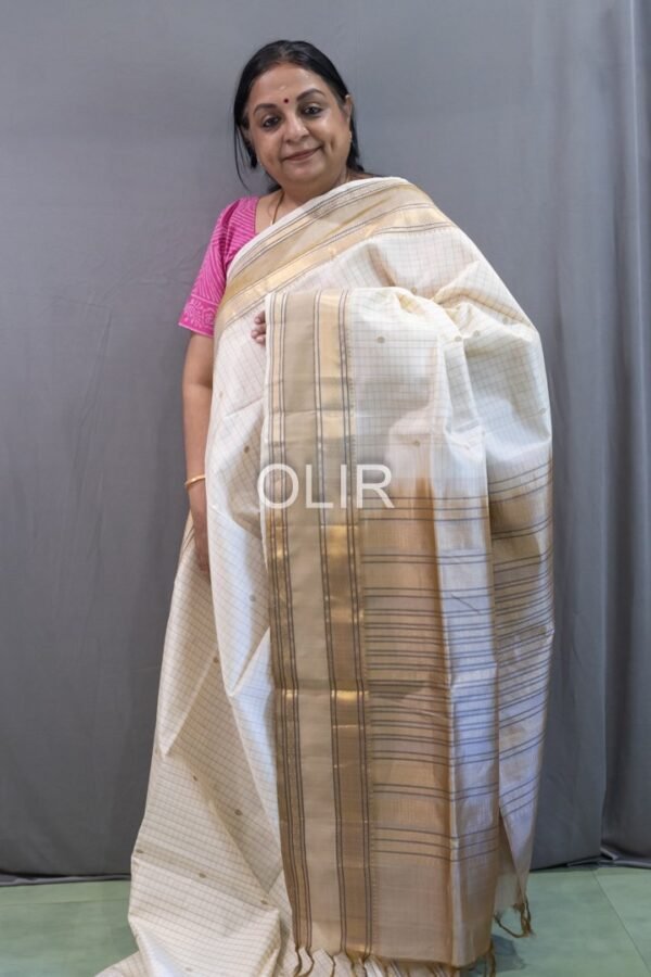 Off-White Body with Contrast Pallu Silk Cotton Saree with Checks and Buttis