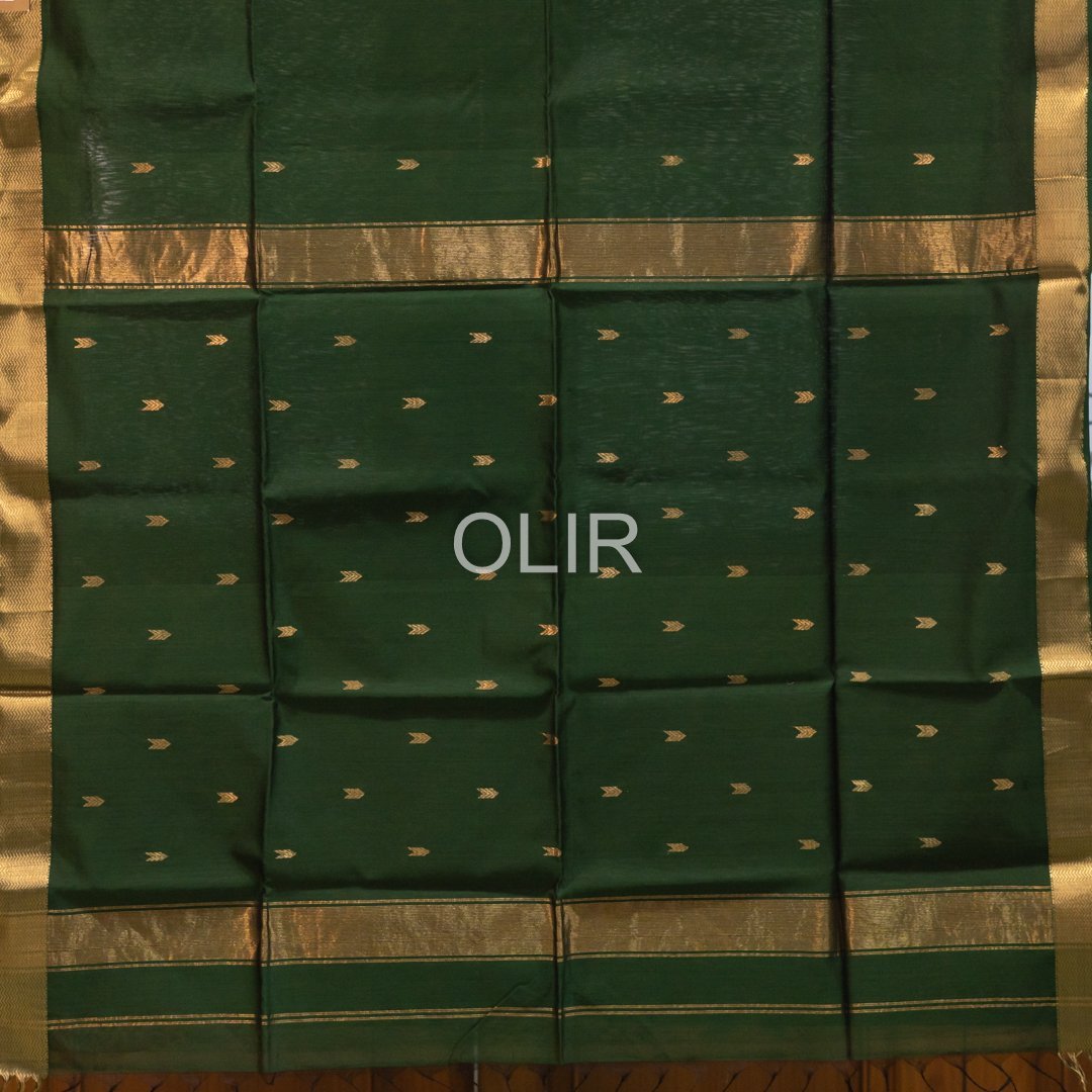 Dark Green Arrowhead Motif Saree - Image 2
