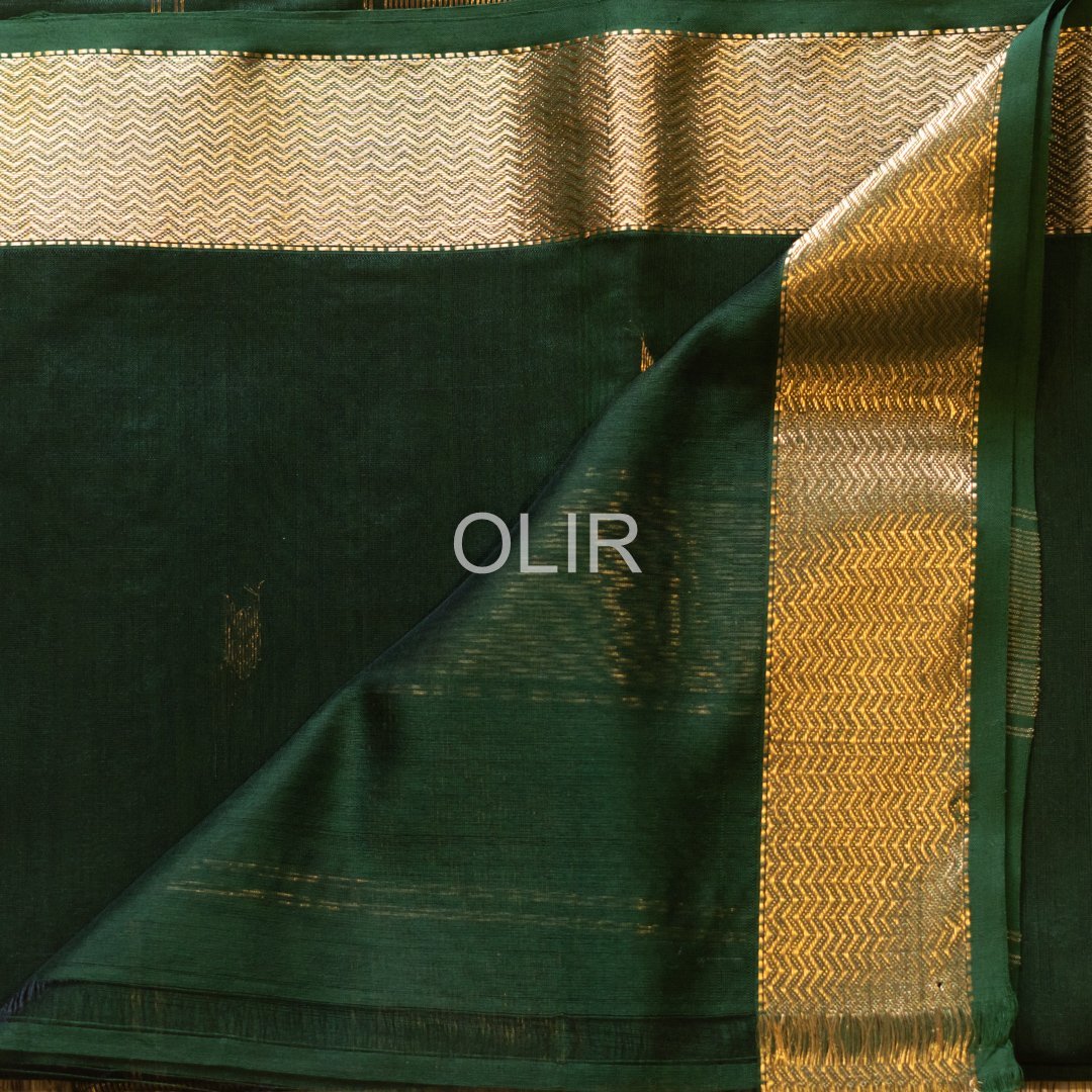 Dark Green Arrowhead Motif Saree - Image 3